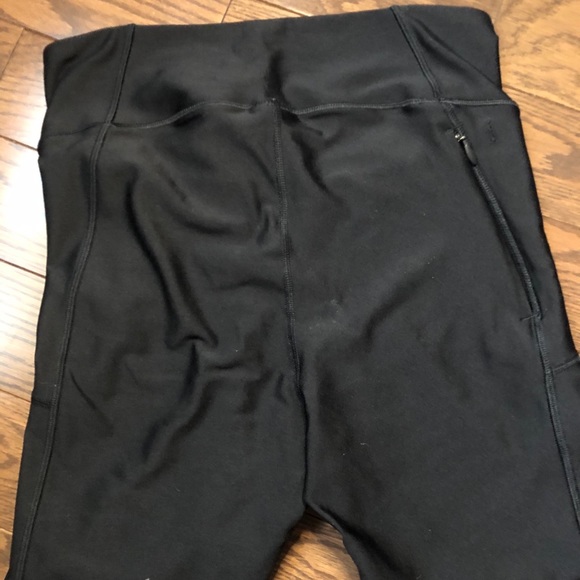 Under armour black capris, size medium - Picture 2 of 4